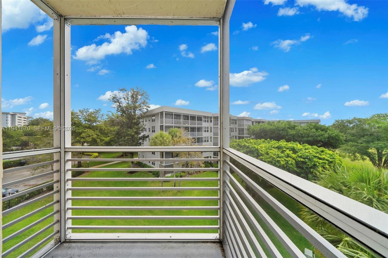 4030 W Palm Aire Dr , Unit 408, Pompano Beach, FL 33069 Photo