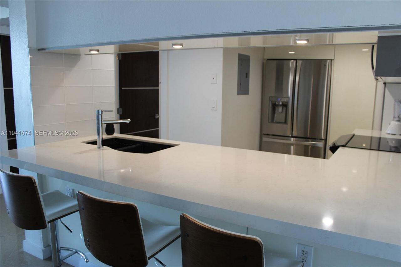 650 West Ave , Unit 810, Miami Beach, FL 33139 Photo