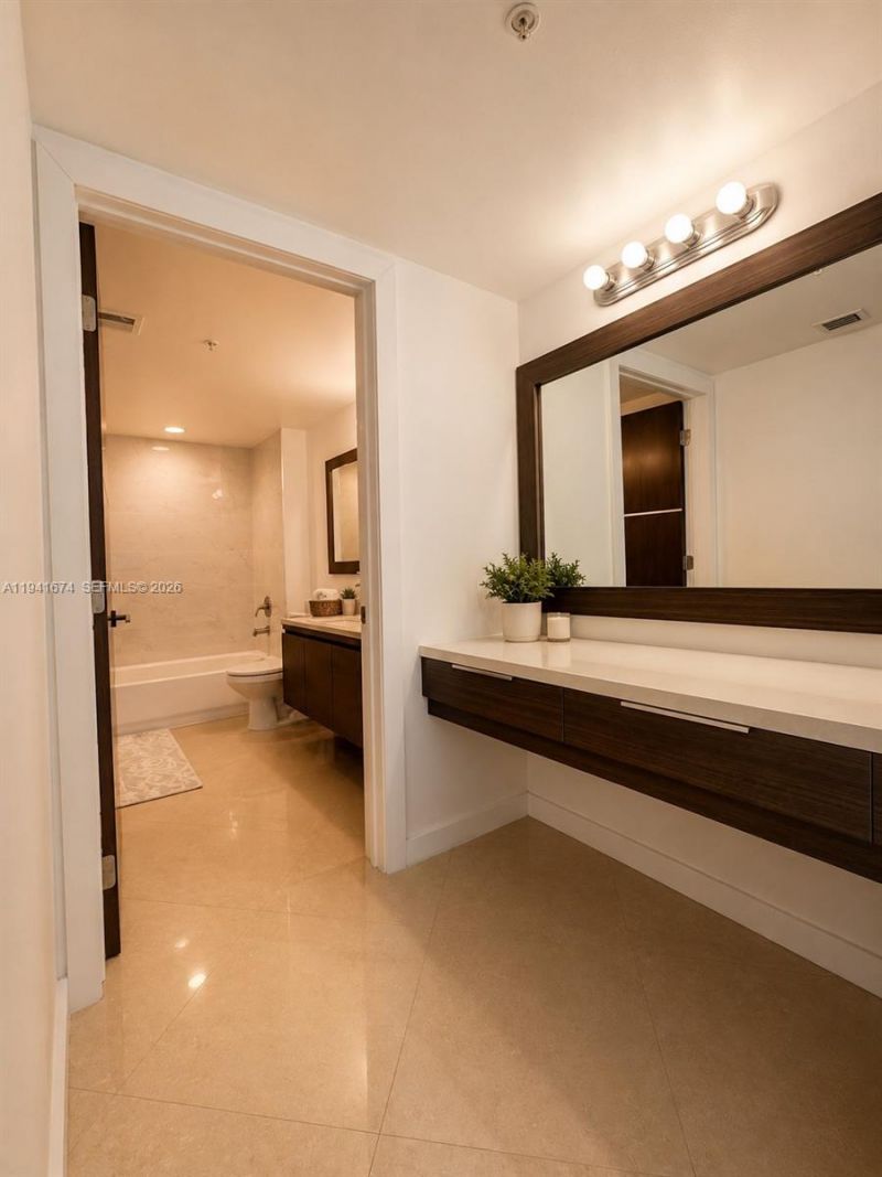 650 West Ave, Unit 810, Miami Beach, FL 33139 Photo