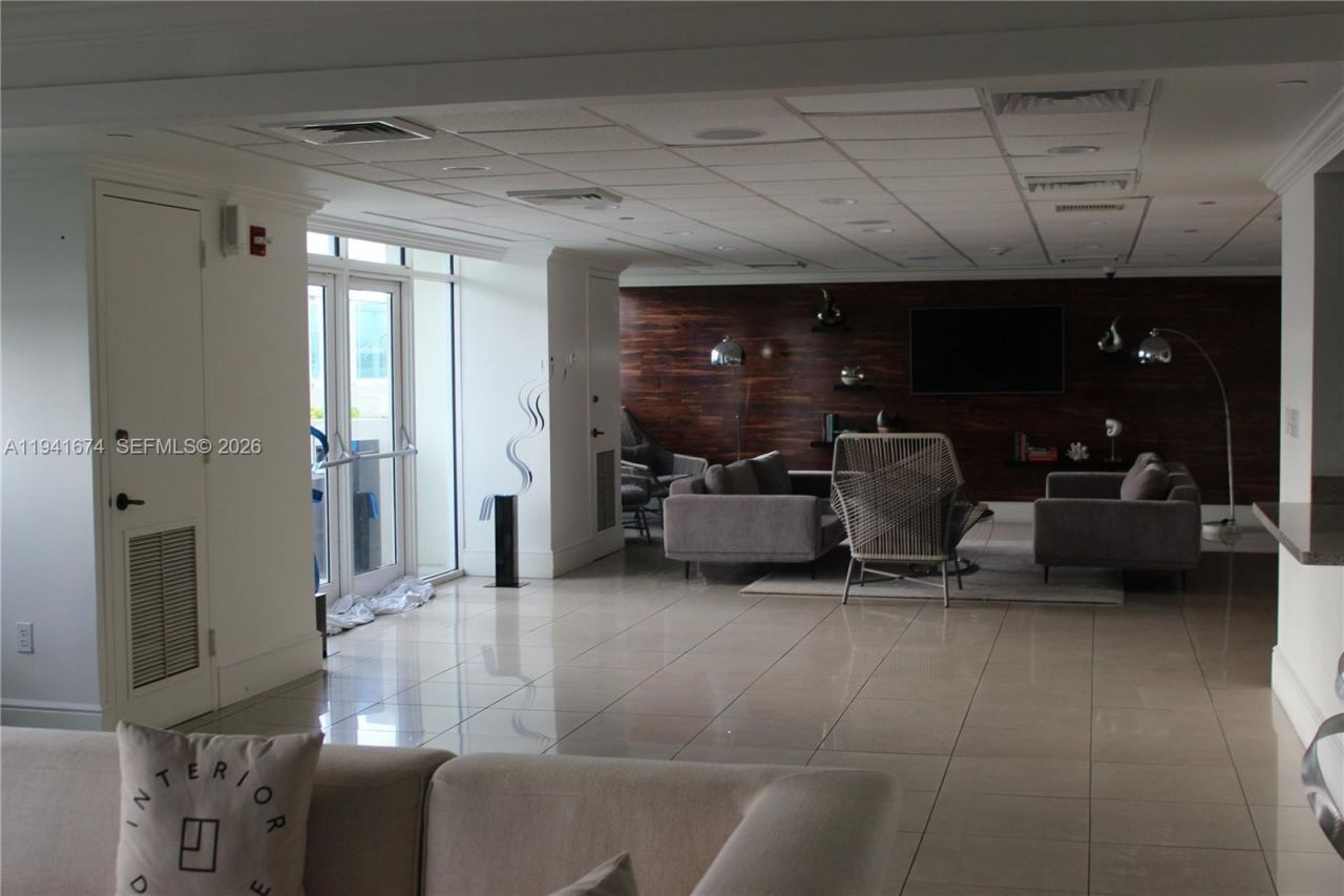 650 West Ave , Unit 810, Miami Beach, FL 33139 Photo