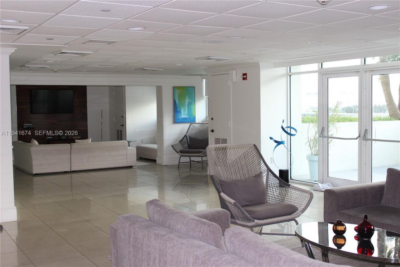 650 West Ave , Unit 810, Miami Beach, FL 33139 Photo