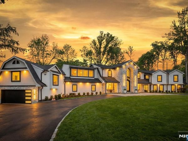 27 Applewood Drive, Upper Saddle River, NJ 07458