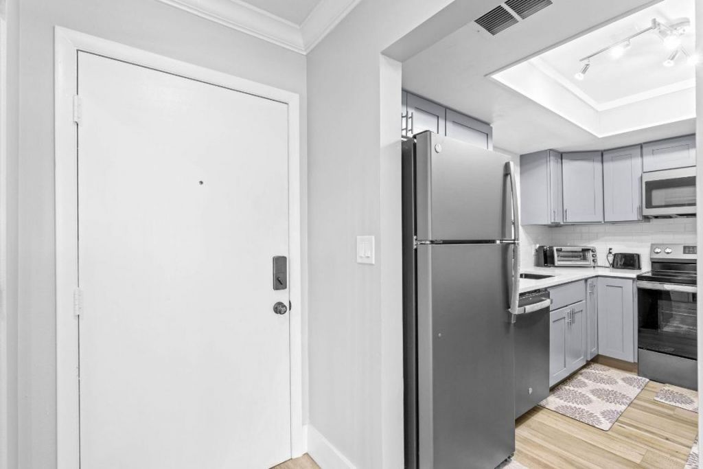 236 Castlewood Drive, Unit 204, North Palm Beach, FL 33408 Photo