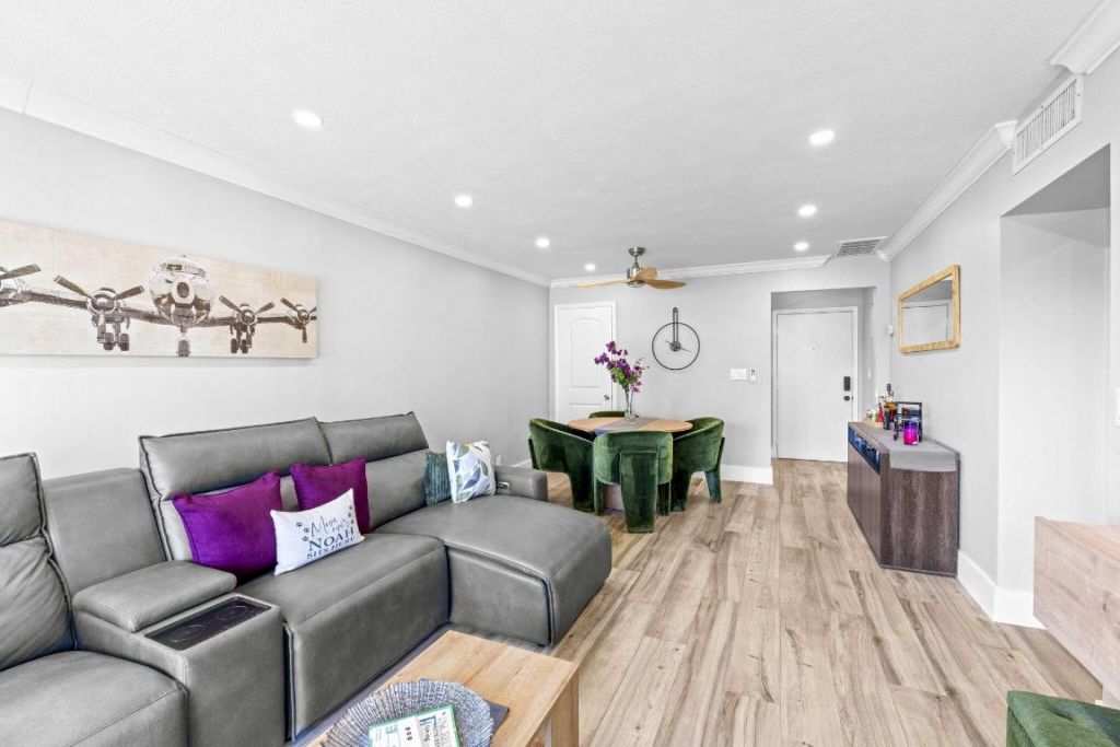 236 Castlewood Drive, Unit 204, North Palm Beach, FL 33408 Photo