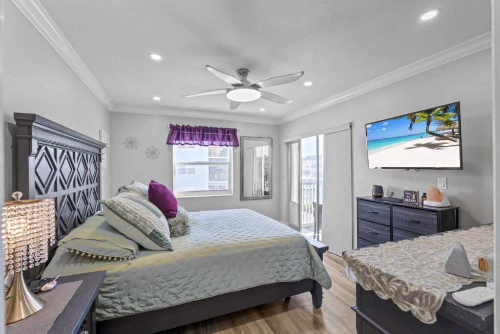 236 Castlewood Drive, Unit 204, North Palm Beach, FL 33408 Photo