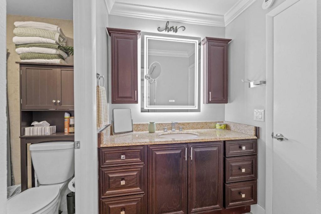 236 Castlewood Drive, Unit 204, North Palm Beach, FL 33408 Photo