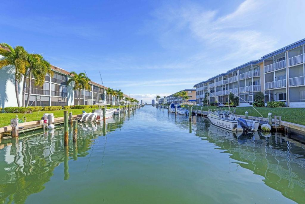 236 Castlewood Drive, Unit 204, North Palm Beach, FL 33408 Photo