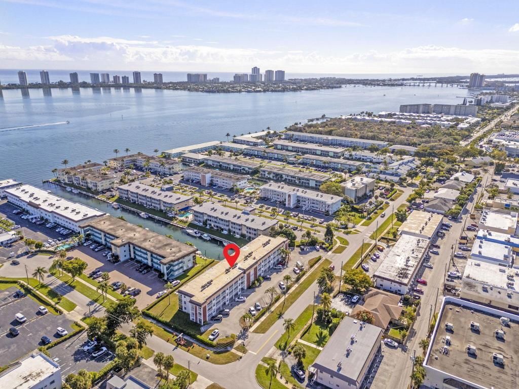 236 Castlewood Drive, Unit 204, North Palm Beach, FL 33408 Photo