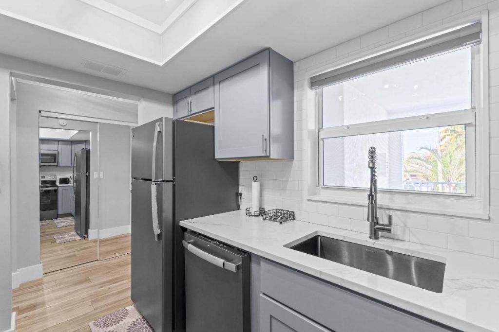 236 Castlewood Drive, Unit 204, North Palm Beach, FL 33408 Photo