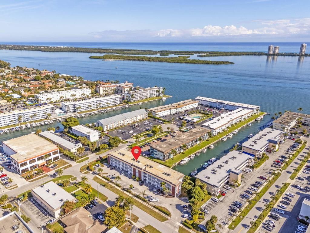 236 Castlewood Drive, Unit 204, North Palm Beach, FL 33408 Photo