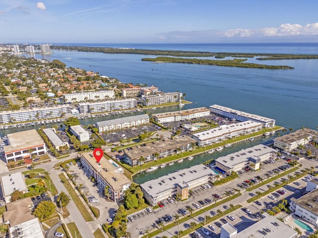 236 Castlewood Drive, Unit 204, North Palm Beach, FL 33408 Photo