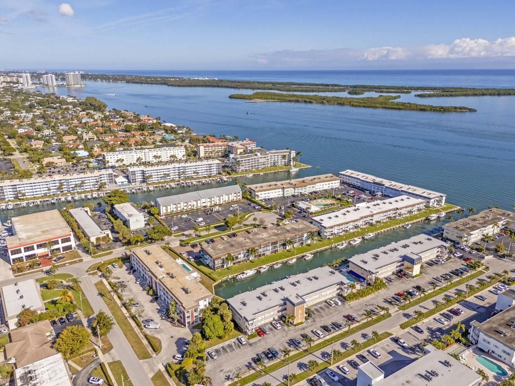 236 Castlewood Drive, Unit 204, North Palm Beach, FL 33408 Photo