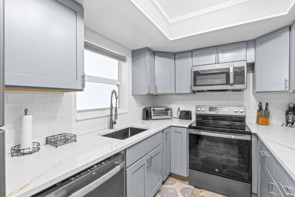 236 Castlewood Drive, Unit 204, North Palm Beach, FL 33408 Photo