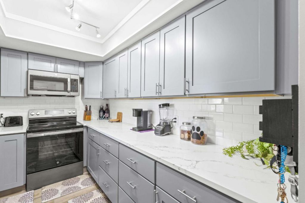 236 Castlewood Drive, Unit 204, North Palm Beach, FL 33408 Photo