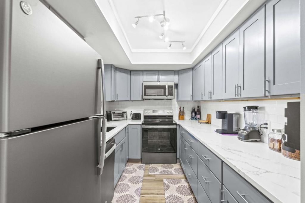 236 Castlewood Drive, Unit 204, North Palm Beach, FL 33408 Photo