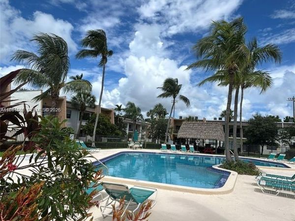 8261 SW 128th St, Unit 202, Pinecrest, FL 33156