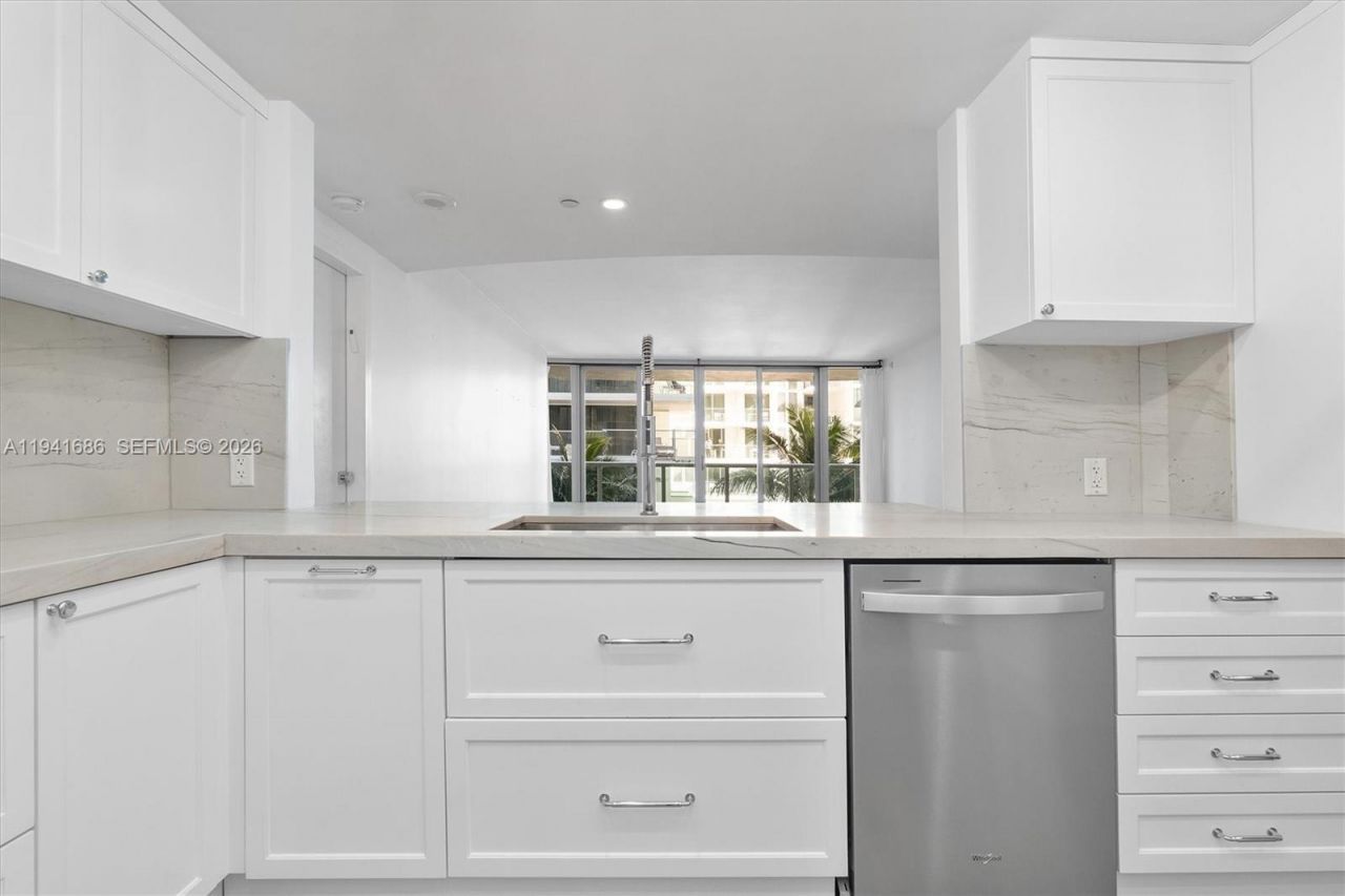 9401 Collins Ave, Unit 505, Surfside, FL 33154 Photo