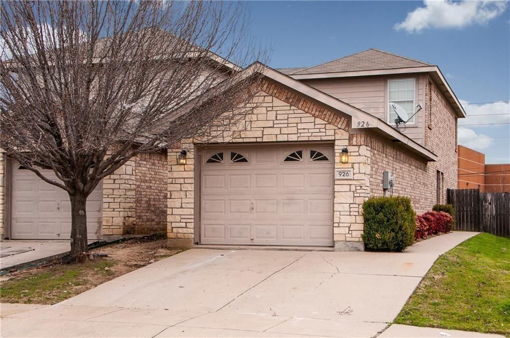 926 Walnut Street, Burleson, TX 76028 Main Photo