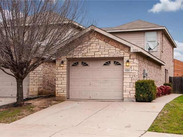 926 Walnut Street, Burleson, TX 76028