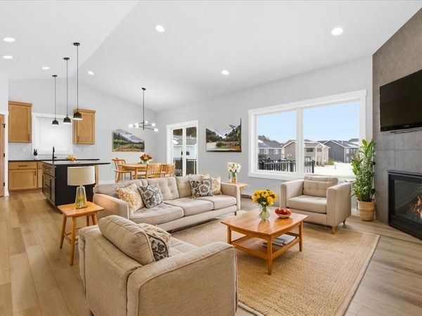 1962 Hadley Hills Drive NE, Rochester, MN 55906