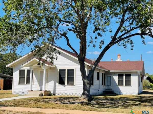 302 W French Street, Cuero, TX 77954