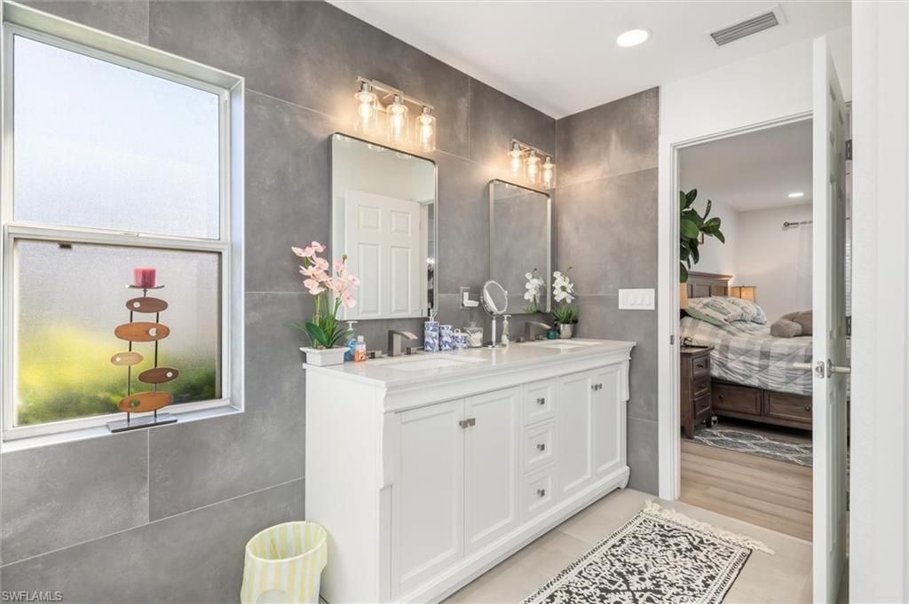 2306 NE 34th St , Cape Coral, FL 33909 Photo