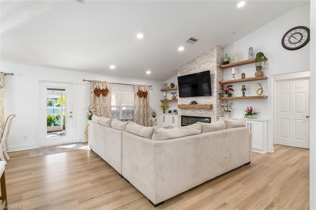 2306 NE 34th St , Cape Coral, FL 33909 Photo