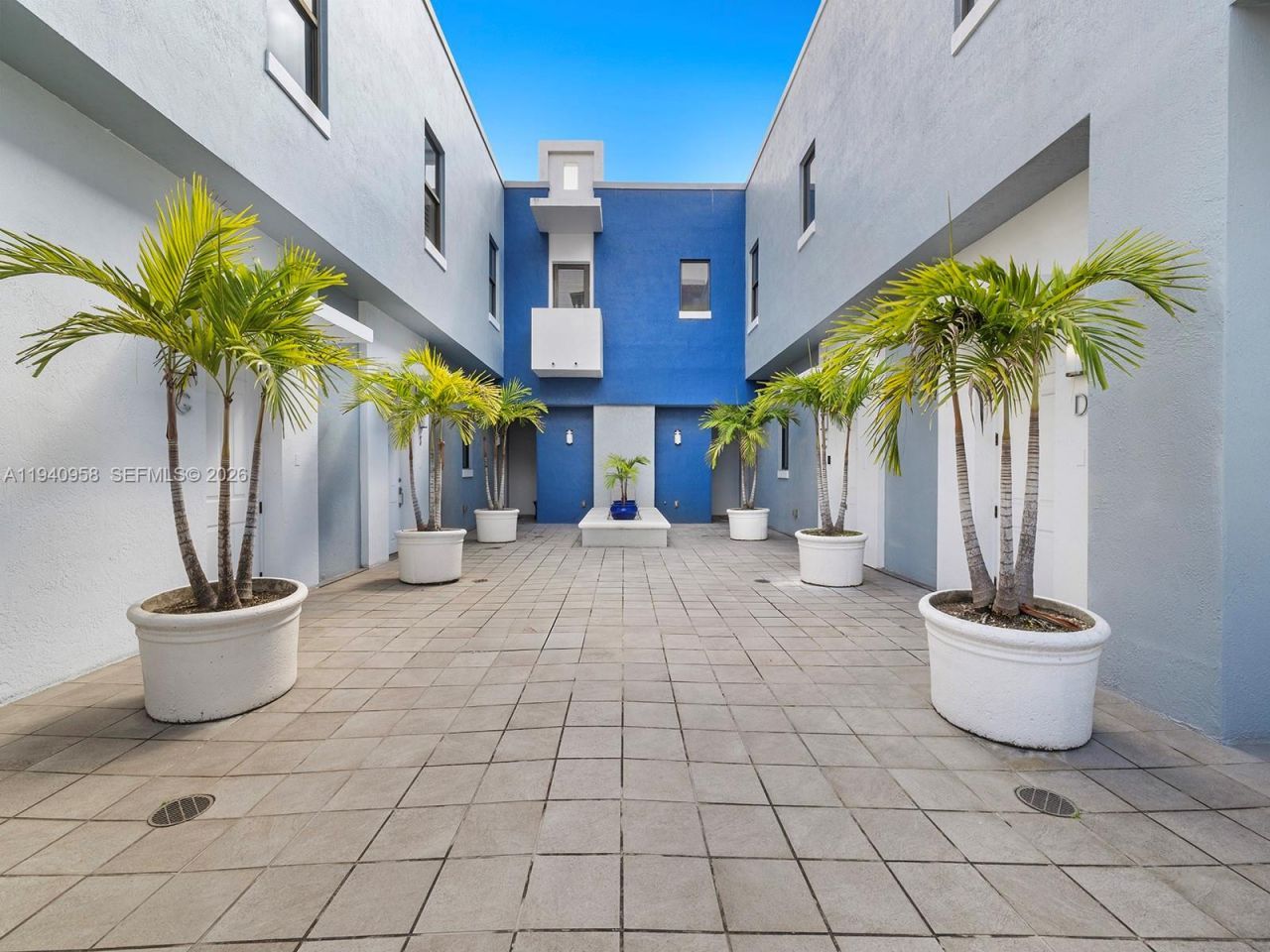 5864 SW 74th Ter, Unit G, South Miami, FL 33143 Photo