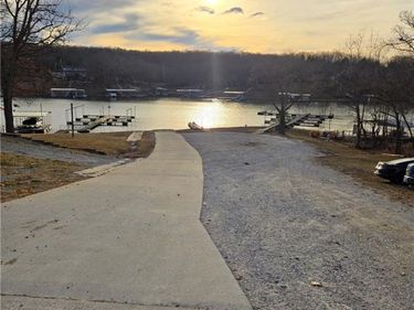 28672 Mistletoe Avenue, Warsaw, MO 65355