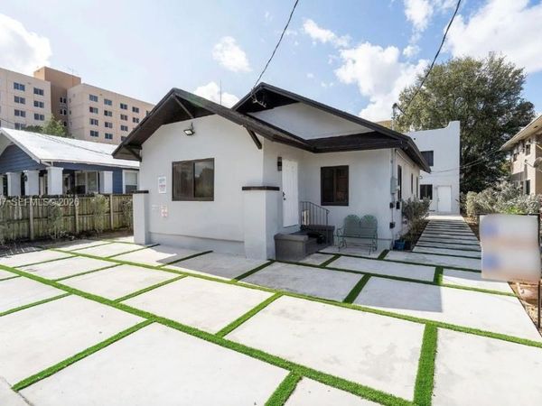 418 NW 9th Ave , Miami, FL 33128