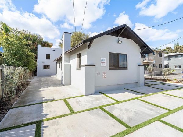 418 NW 9th Ave , Miami, FL 33128