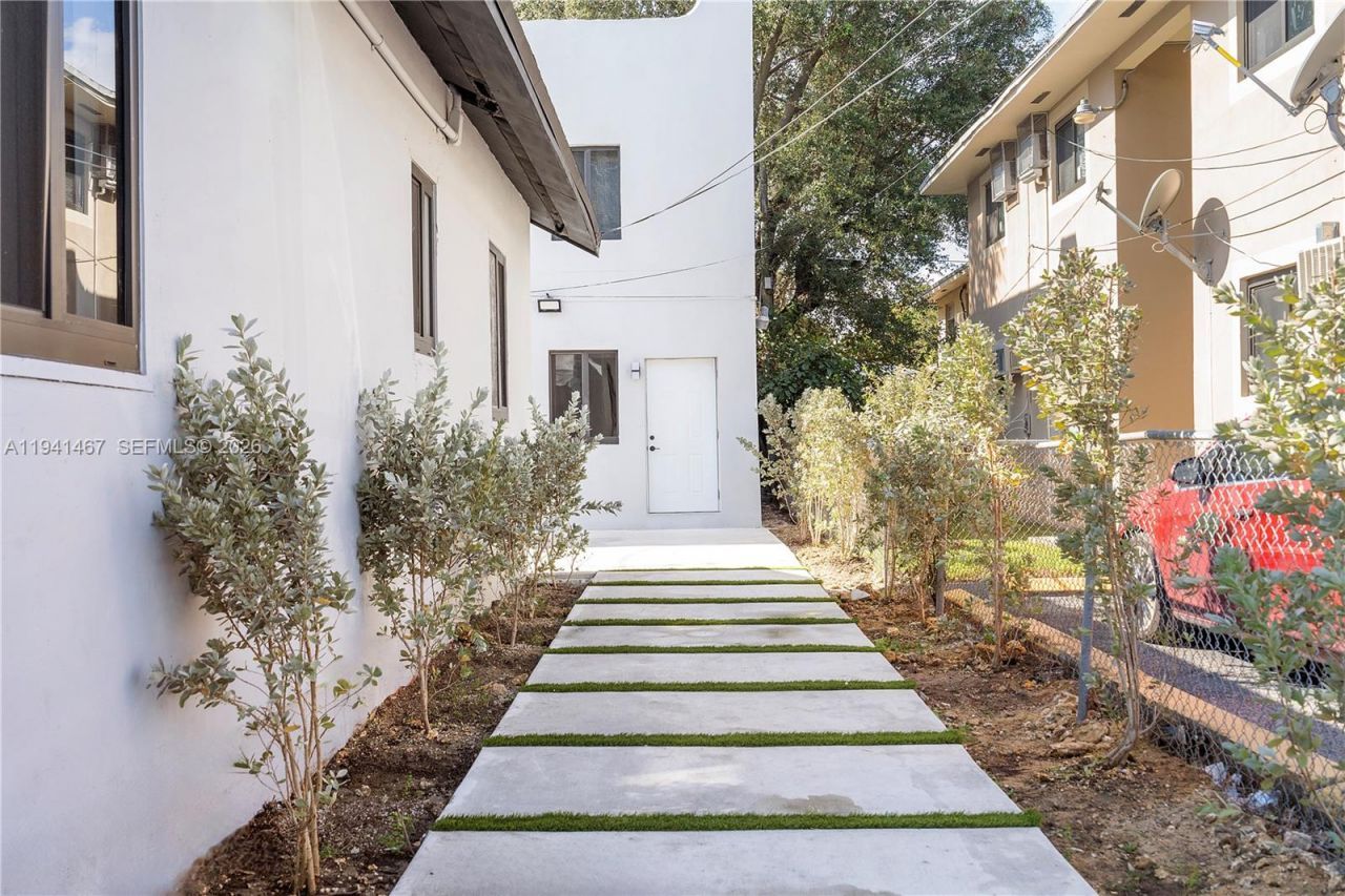 418 NW 9th Ave, Miami, FL 33128 Photo