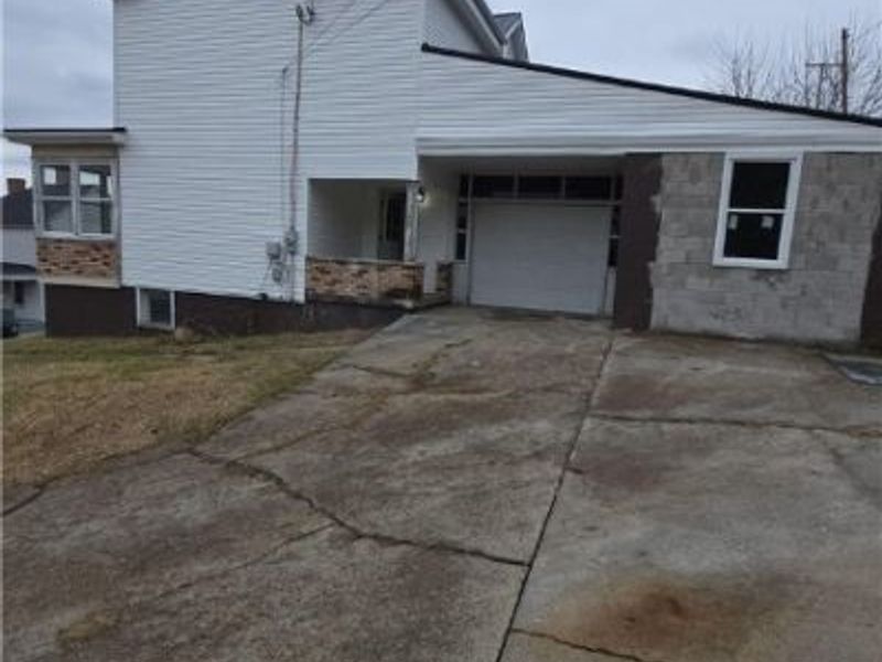 225 Jacquette Street, Bridgeport, OH 43912 Photo 2