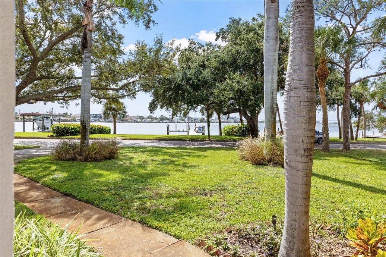 311 Sunset Drive N, Saint Petersburg, FL 33710 Photo