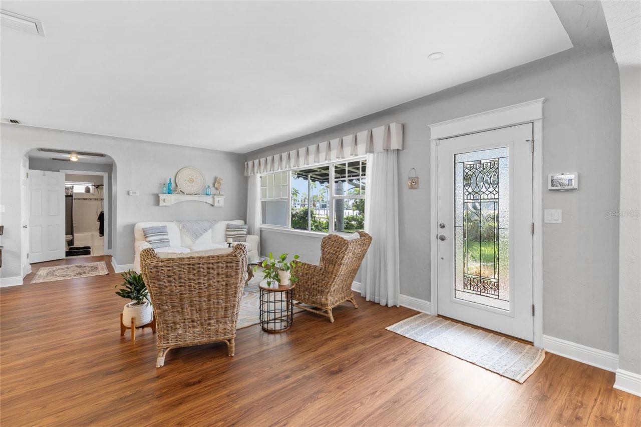 311 Sunset Drive N, Saint Petersburg, FL 33710 Photo