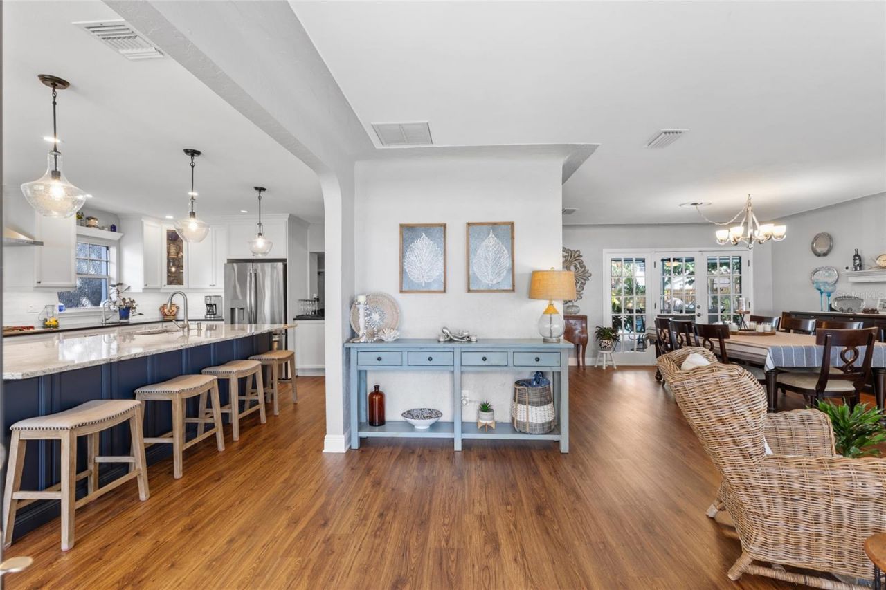 311 Sunset Drive N, Saint Petersburg, FL 33710 Photo