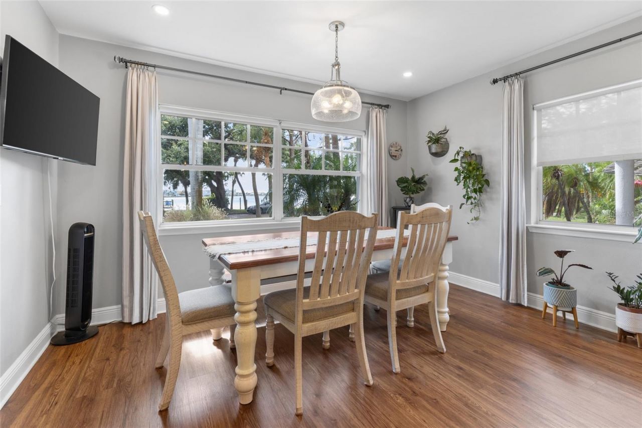 311 Sunset Drive N, Saint Petersburg, FL 33710 Photo