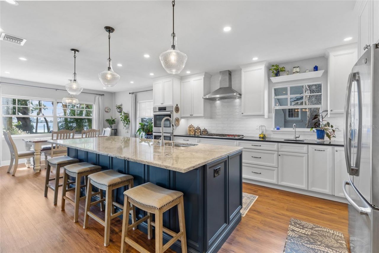 311 Sunset Drive N, Saint Petersburg, FL 33710 Photo