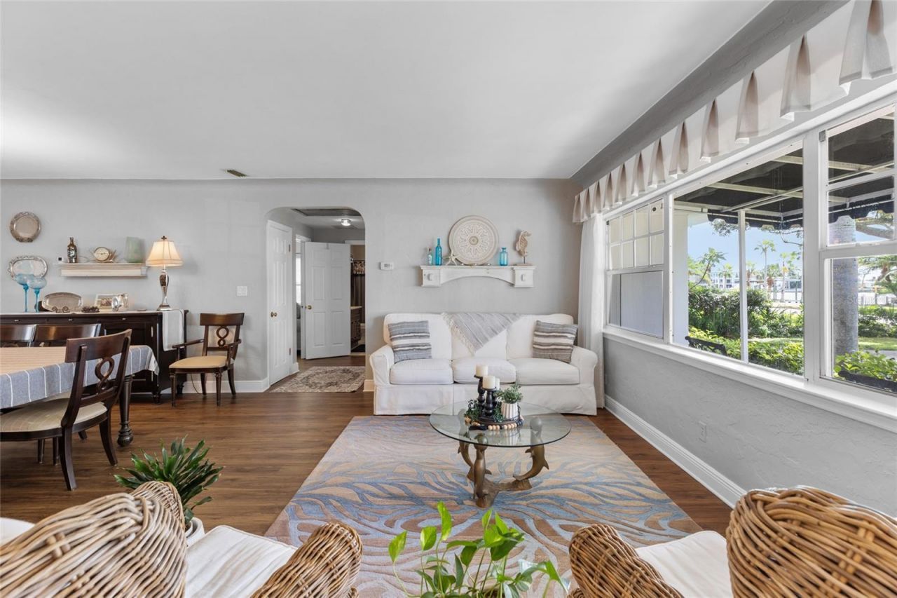 311 Sunset Drive N, Saint Petersburg, FL 33710 Photo