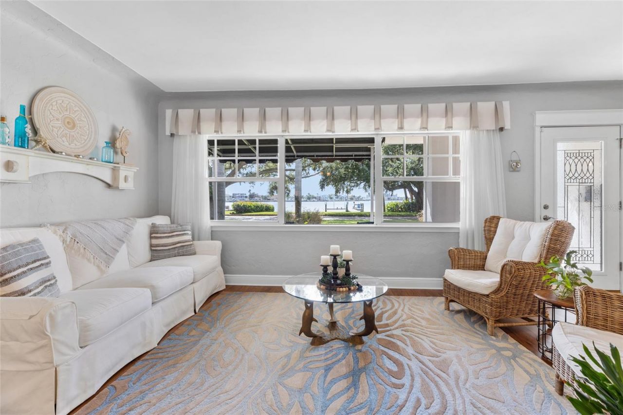 311 Sunset Drive N, Saint Petersburg, FL 33710 Photo