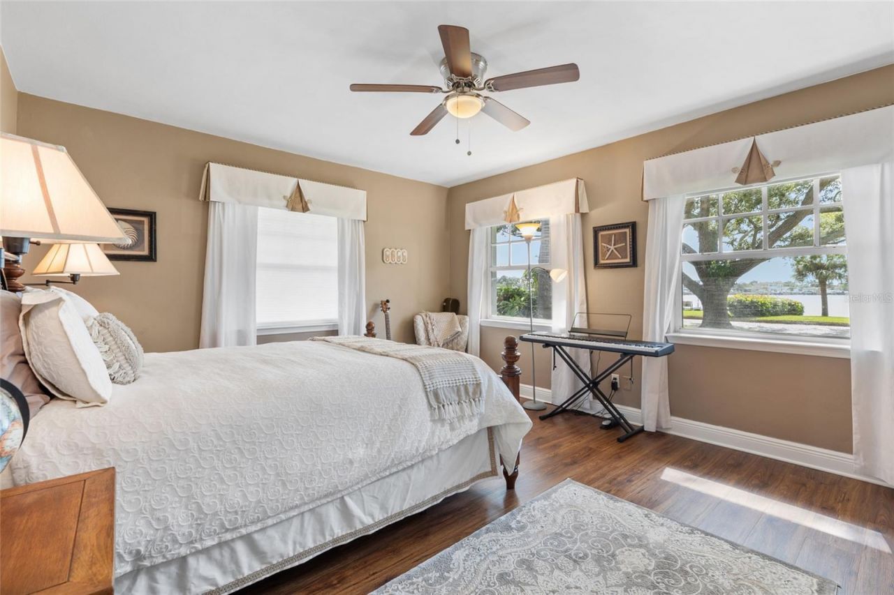 311 Sunset Drive N, Saint Petersburg, FL 33710 Photo