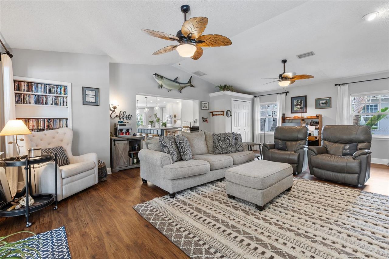 311 Sunset Drive N, Saint Petersburg, FL 33710 Photo