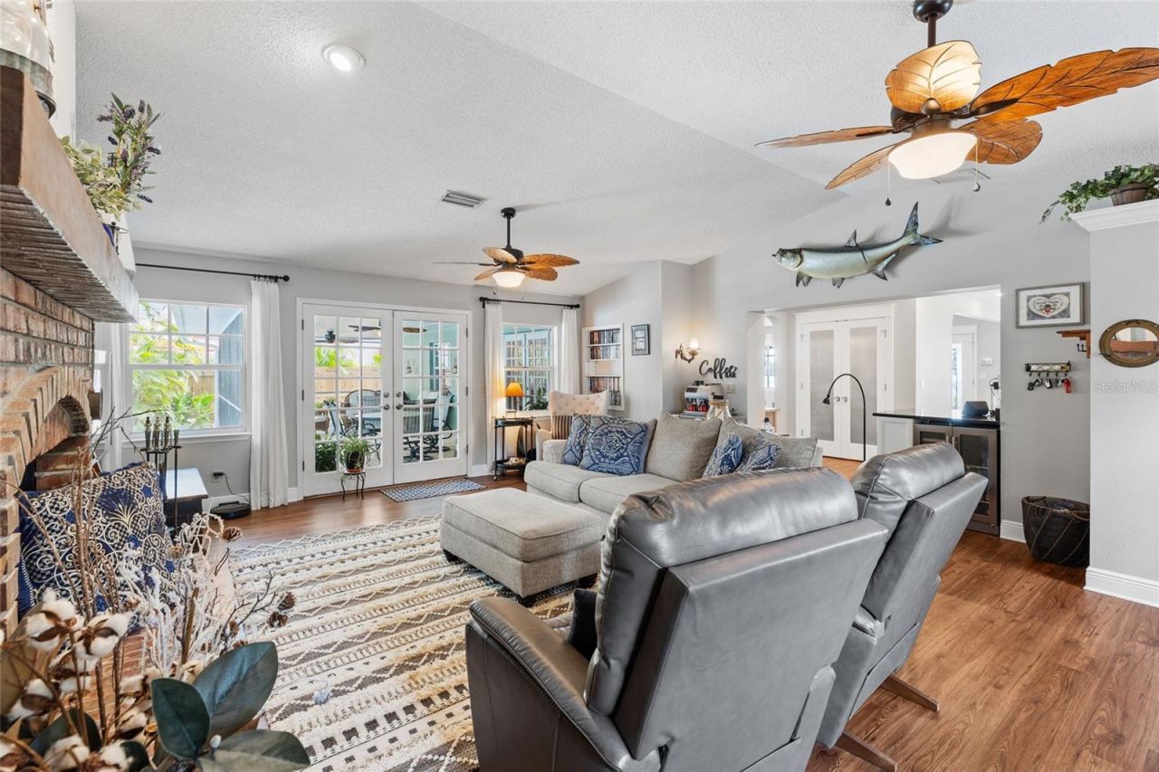 311 Sunset Drive N, Saint Petersburg, FL 33710 Photo