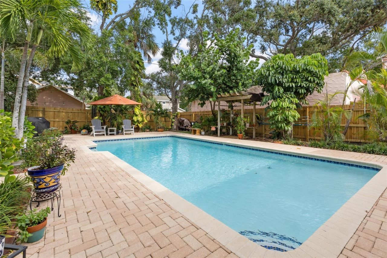 311 Sunset Drive N, Saint Petersburg, FL 33710 Photo