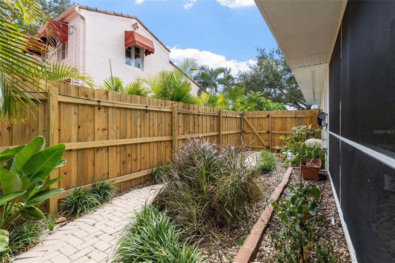 311 Sunset Drive N, Saint Petersburg, FL 33710 Photo