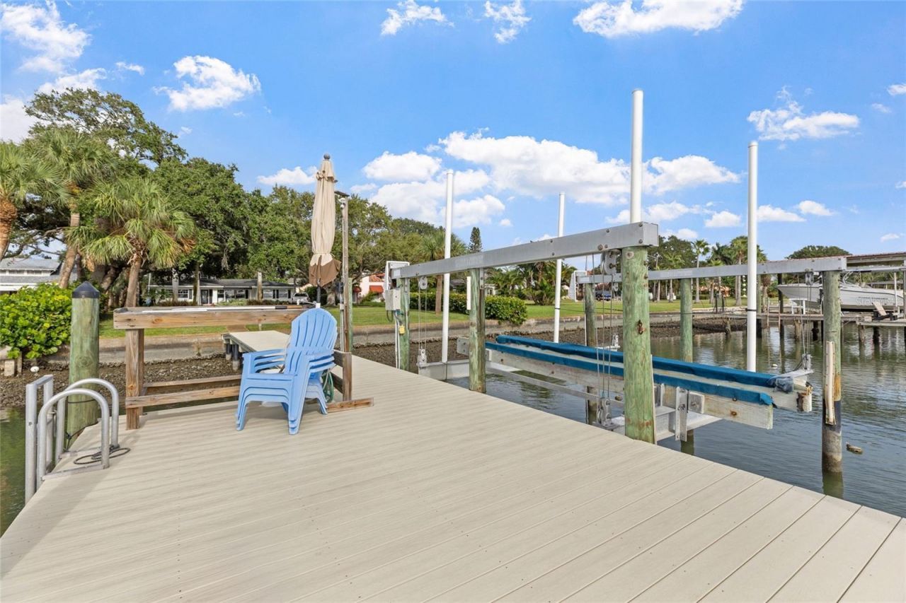 311 Sunset Drive N, Saint Petersburg, FL 33710 Photo