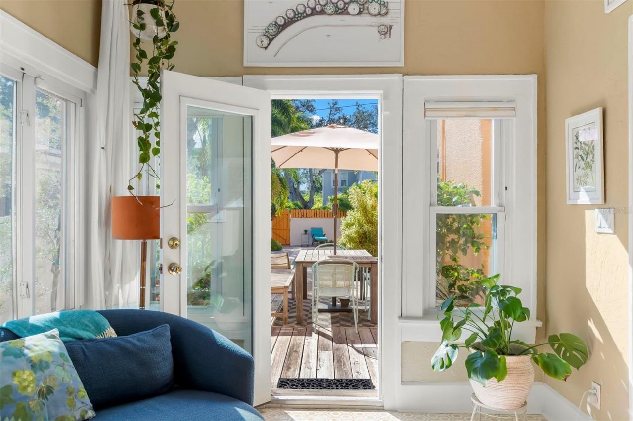 426 20th Avenue Ne, Saint Petersburg, FL 33704 Photo