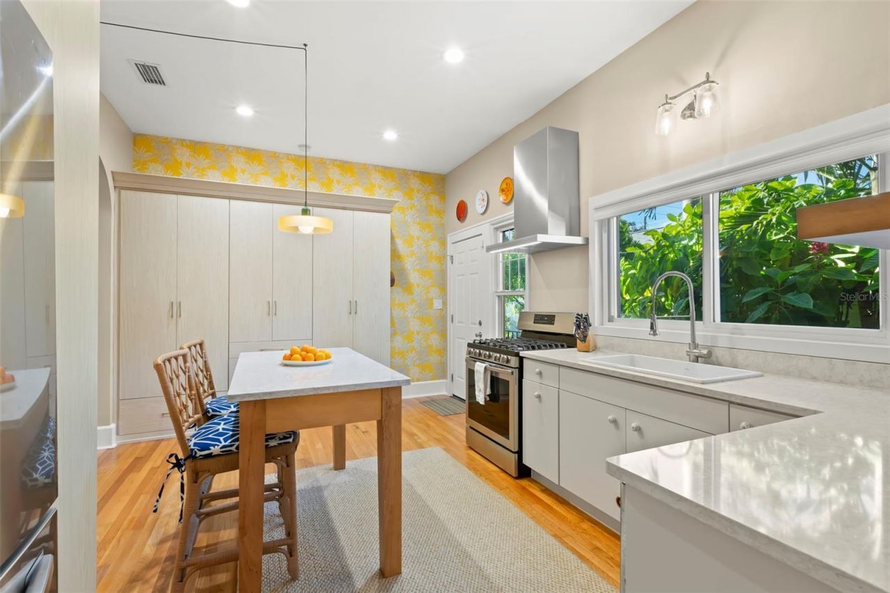 426 20th Avenue Ne, Saint Petersburg, FL 33704 Photo