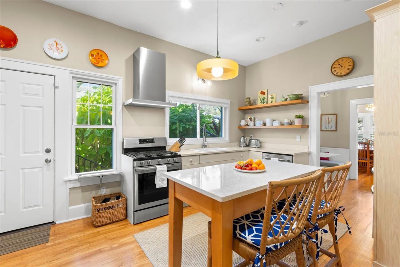 426 20th Avenue Ne, Saint Petersburg, FL 33704 Photo