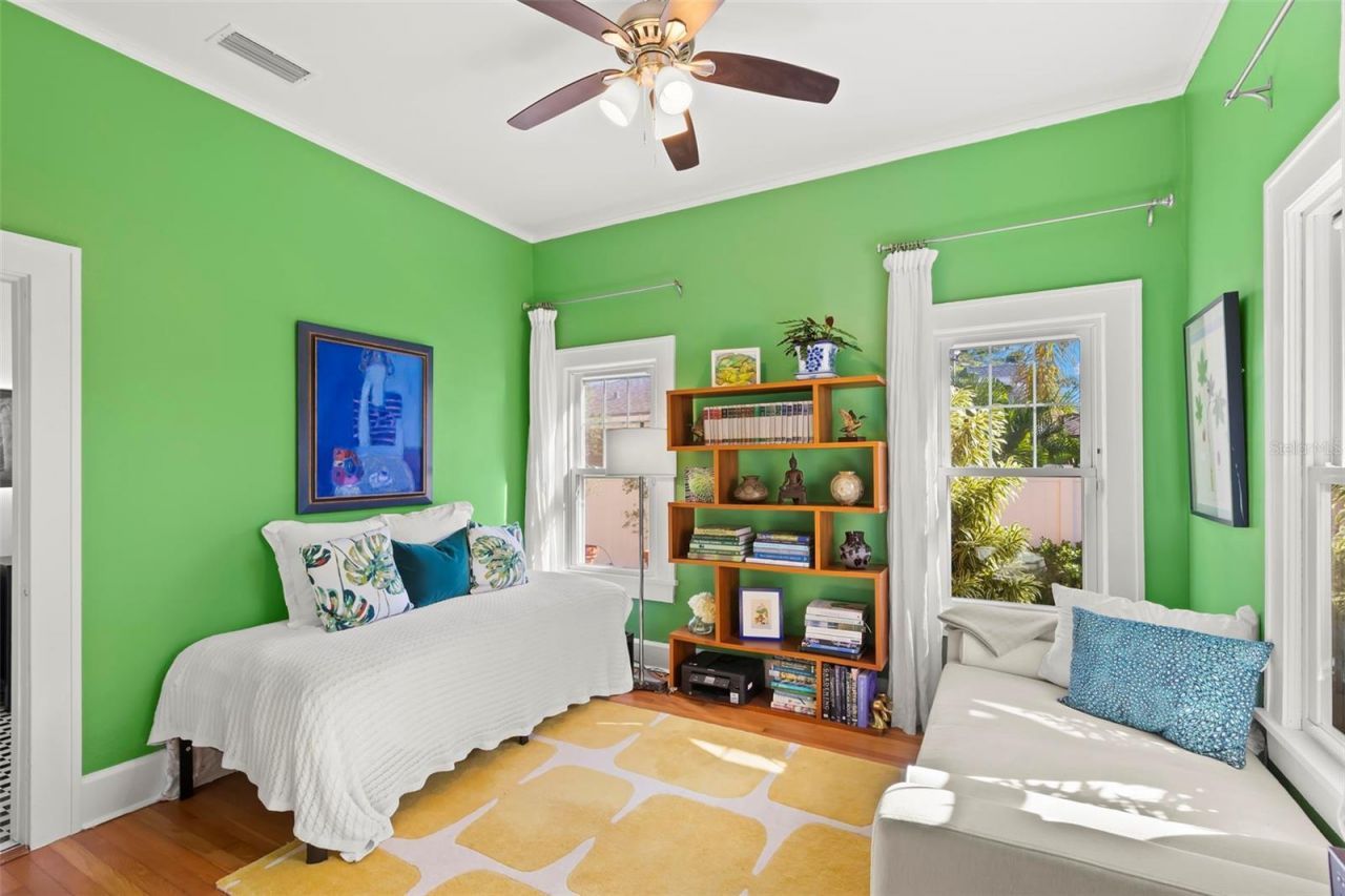 426 20th Avenue Ne, Saint Petersburg, FL 33704 Photo